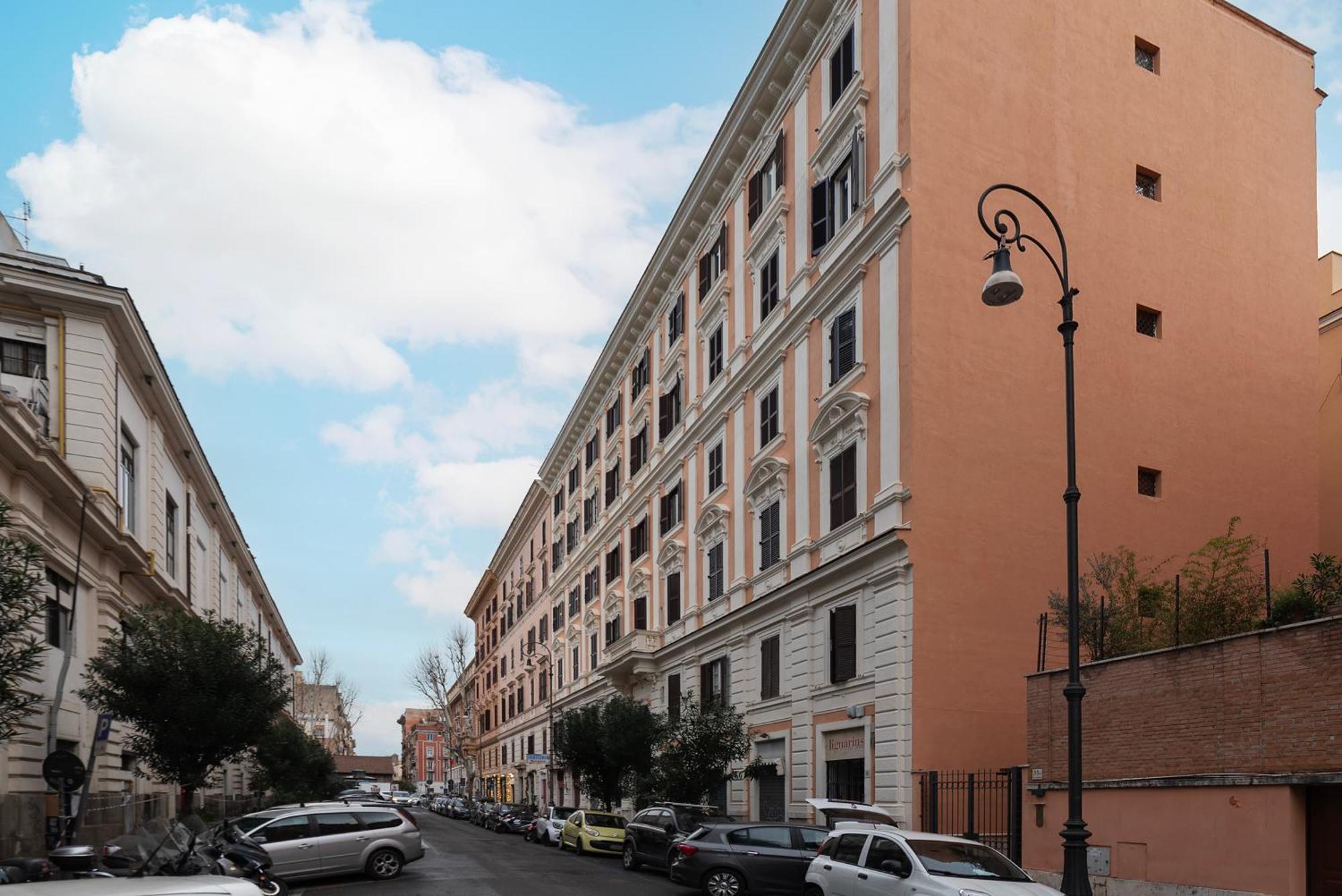 Terme Di Traiano Apartment - 10 Min Dal Colosseo Рим Экстерьер фото